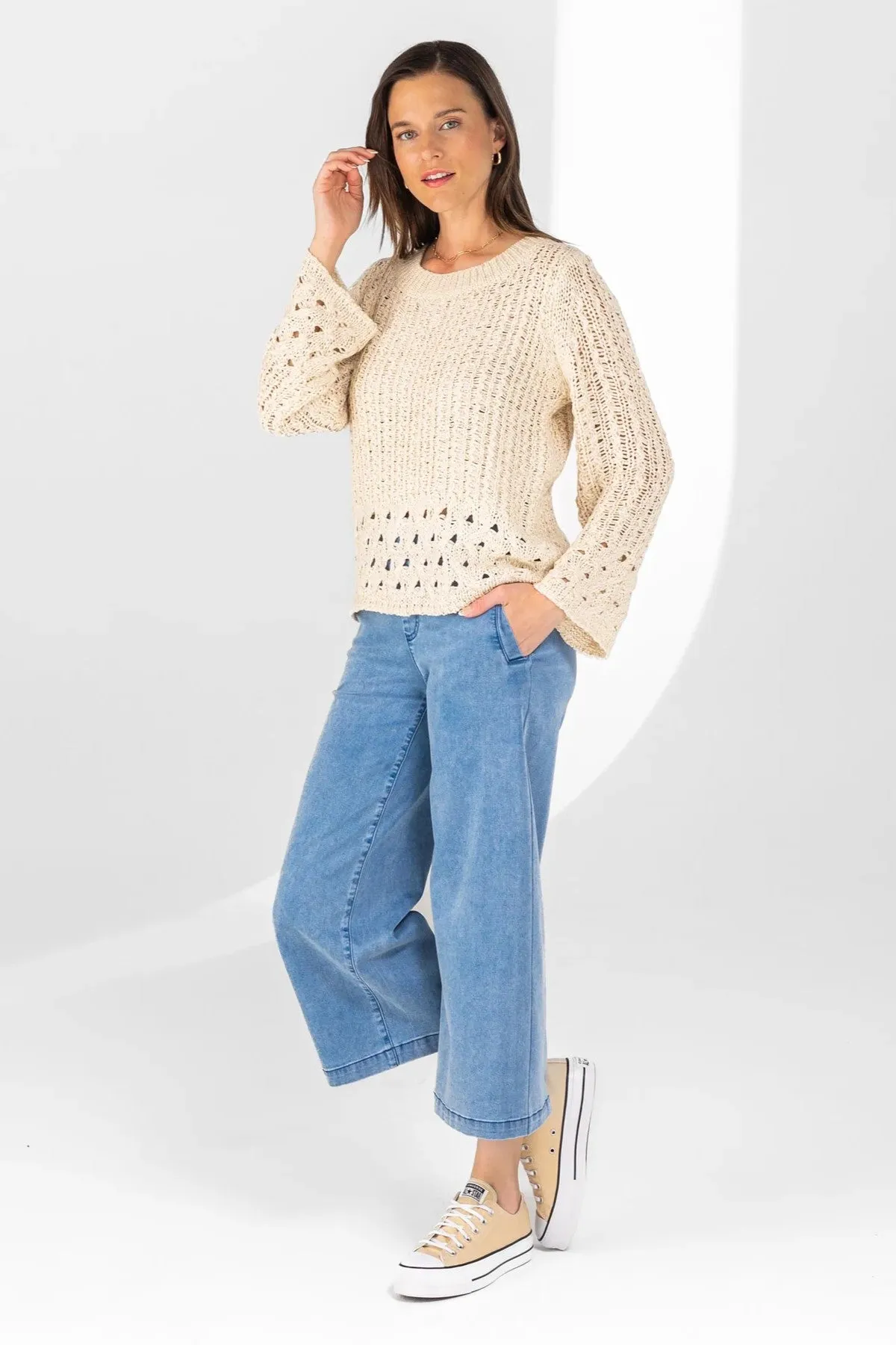 Lisette Wide-Leg Cropped Pants, Model 1082-1073