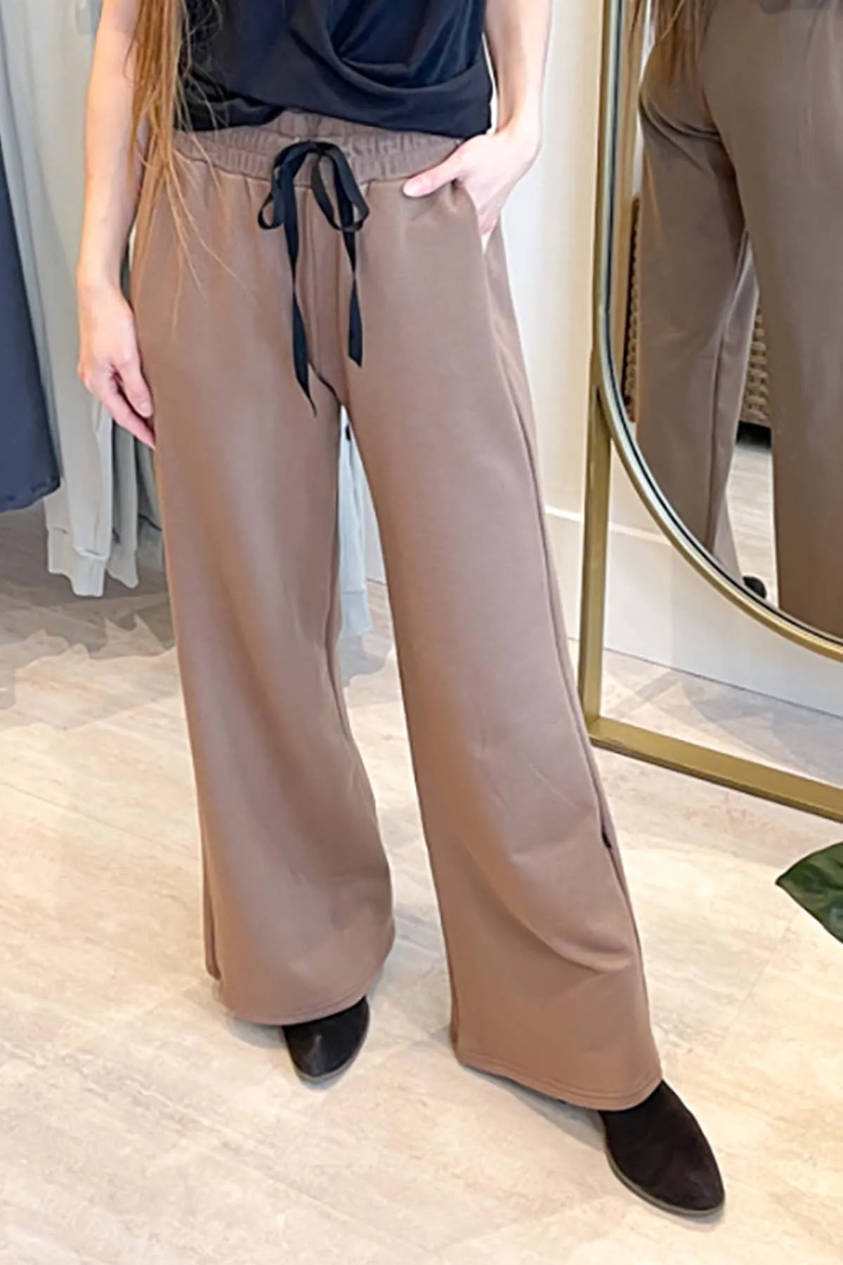 Wide Leg Sweatpant in Americano